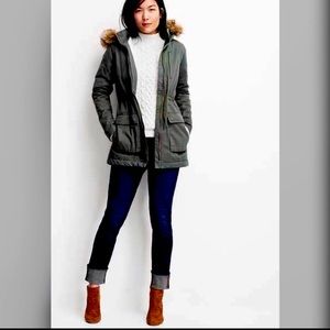 Gap button fly cuffed cropped Jean. Size 2R. Worn a few times.